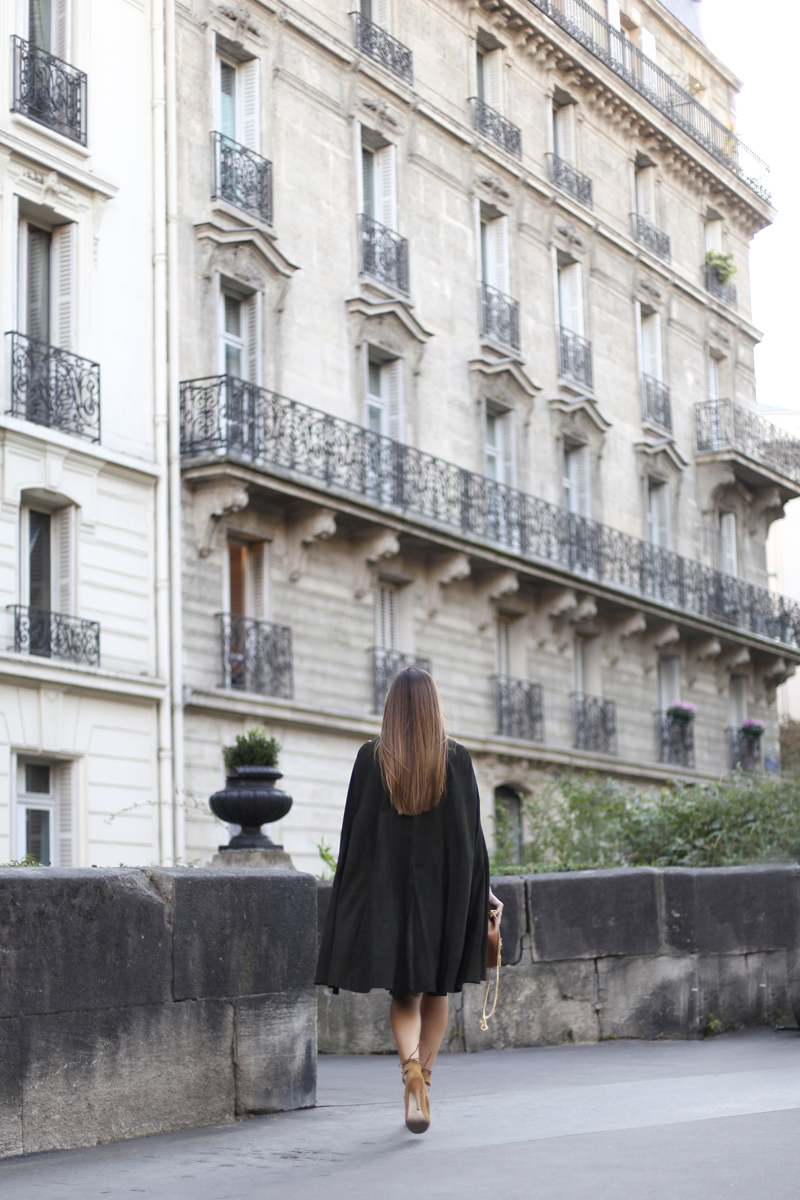 PFW . CAPE IN PALAIS ROYAL-86265-bartabacmode