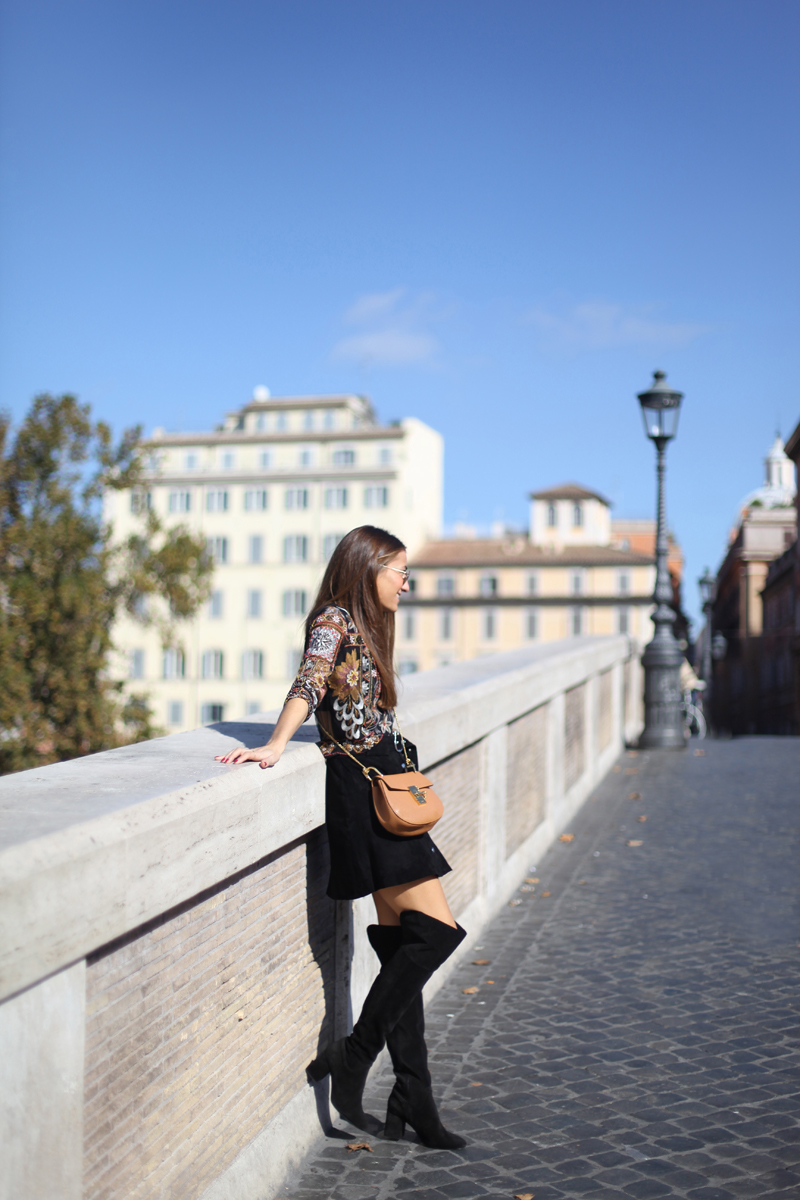 OVER THE KNEE IN ROME-87763-bartabacmode