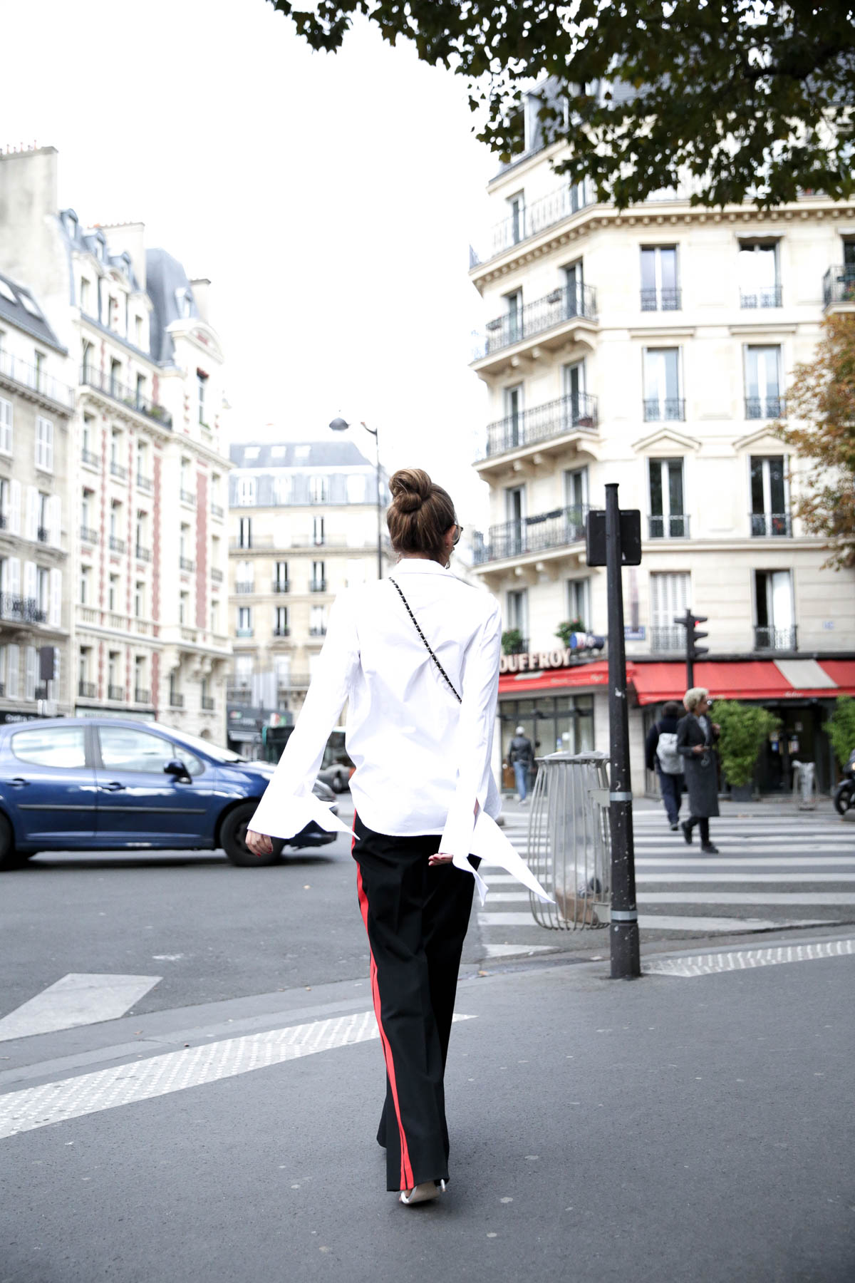 bartabac-blog-paris-fashion-week-oversize-camisa-chanel-look-outfit-moda-blogger-15