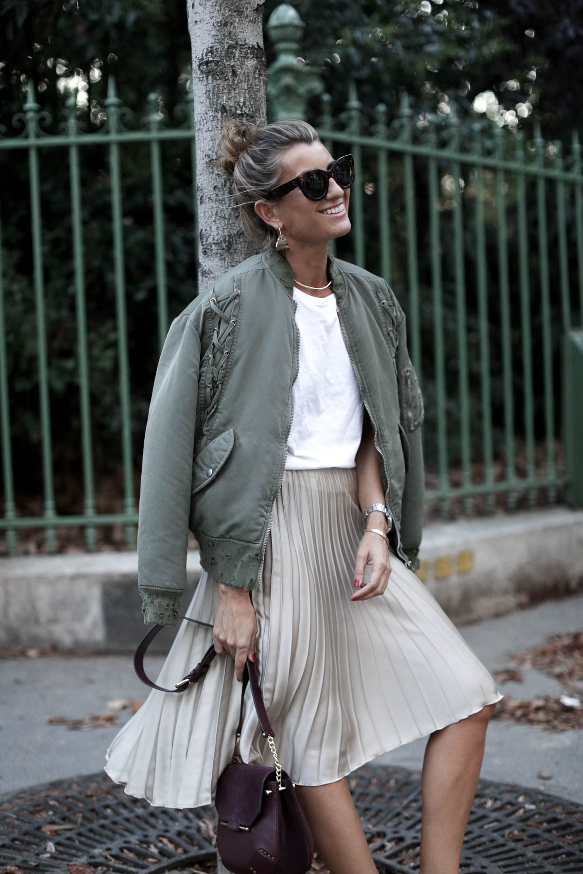 blogger-streetstyle-falda-plisada-sandro-bag-bolso-moda-paris-pfw-hogan-bomber-iro-bartabac-blog-fashion-silvia_-15