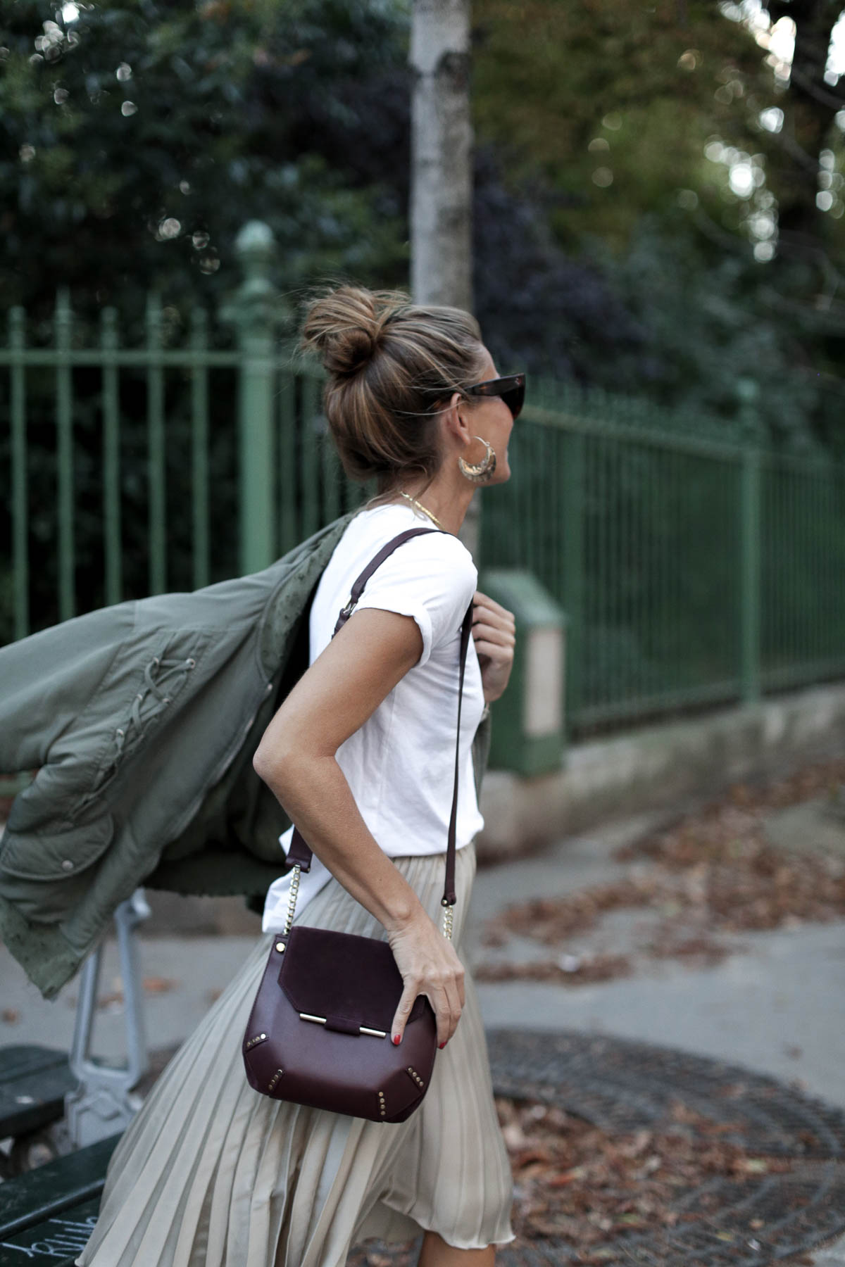 blogger-streetstyle-falda-plisada-sandro-bag-bolso-moda-paris-pfw-hogan-bomber-iro-bartabac-blog-fashion-silvia_-9